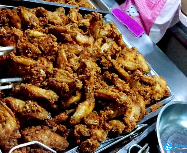 ?？隍T樓老街有什么好吃的